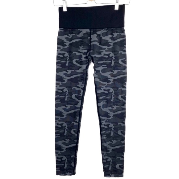 SOULCYCLE Camo Print Seamless Leggings Tights in Black and Gray - Picture 4 of 11